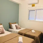 Apartamento novo, charmoso, com ar condicionado na melhor localização de Ubatuba